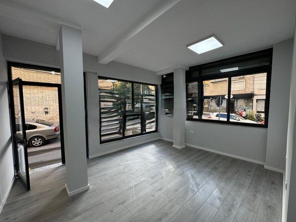 AFFITTASI, LOCALE COMMERCIALE - 31M2, SCUOLA DI BALLO