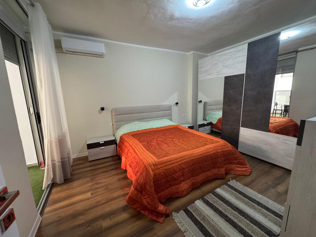 Shitet Apartament 2+1