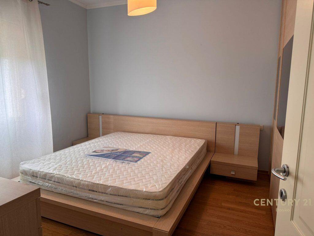 Apartament 2+1 Me Qira në Rrugën Mine Peza 620 € /Muaj