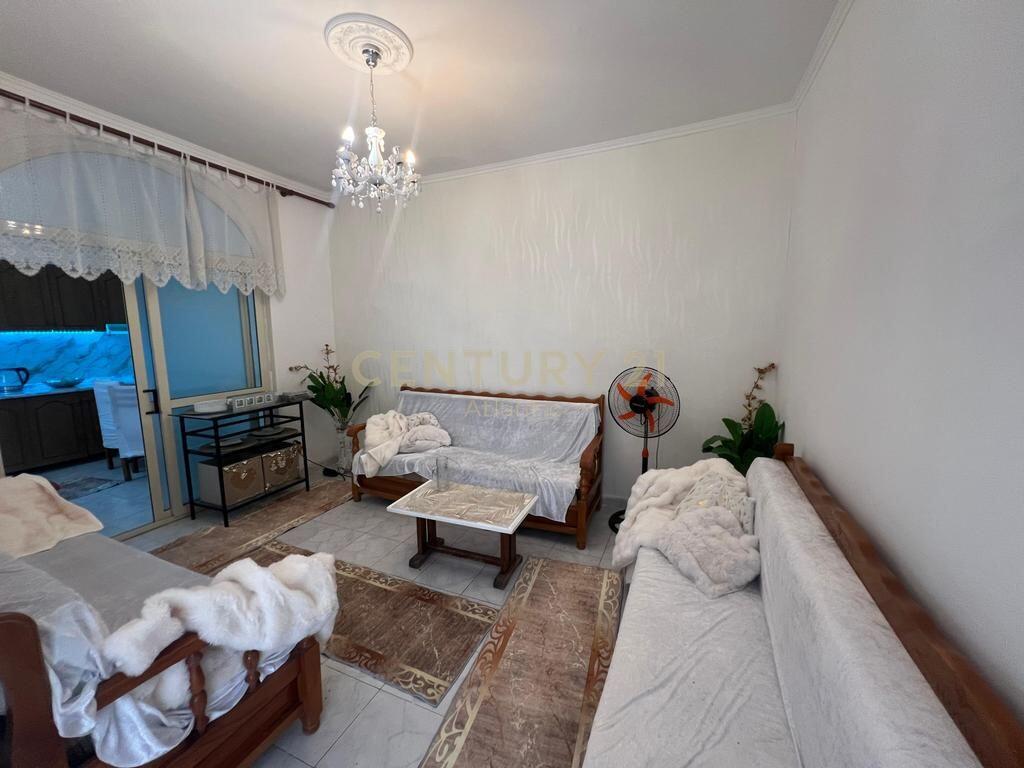 SHITET APARTAMENT ME OBORR PRANE SHKOLLES DEMOKRACIA NE DURRES !