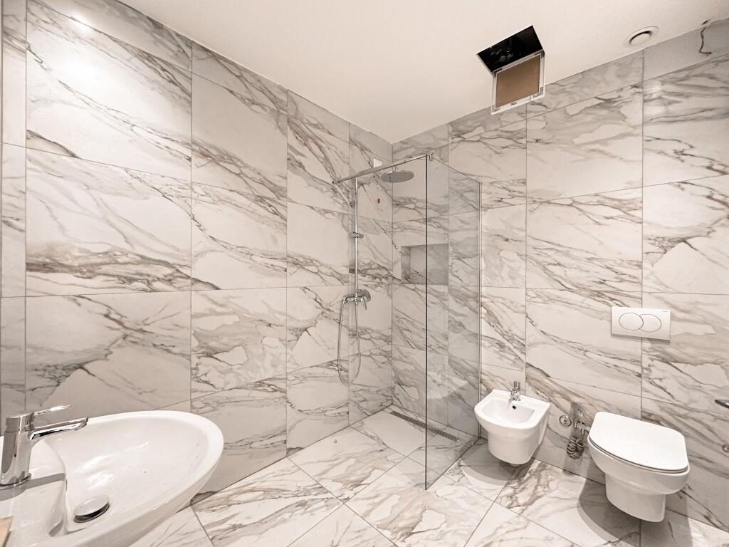 Appartamento 2 +1+2 bagni in vendita. 