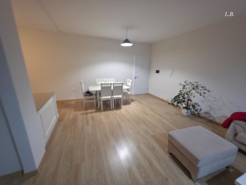 Jepet me qira Apartament 2+1+2 – Zona e Botanikut / te Xhamia