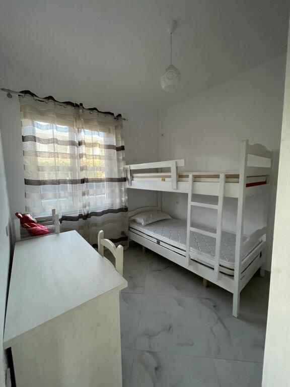 1° PIANO DI UNA VILLA DI 3 PIANI 2+1 IN AFFITTO A KENETE DURRES
