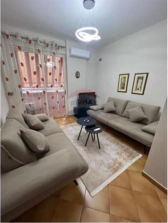 Apartament me Qira tek Gjimnazi Petronini