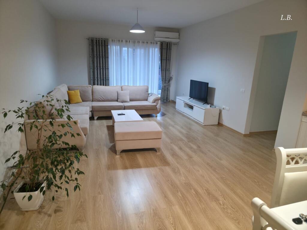 Jepet me qira Apartament 2+1+2 – Zona e Botanikut / te Xhamia