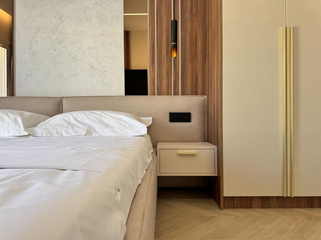 Vendesi in vendita Papafingo di lusso in prima linea sul mare, sulla spiaggia vicino all'Hotel Adriatik.