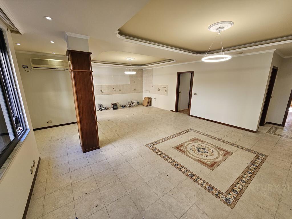 Apartment 2+1+2 for sale in Blloku