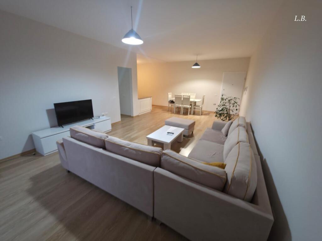 Jepet me qira Apartament 2+1+2 – Zona e Botanikut / te Xhamia