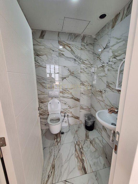 AMBJENT KOMERCIAL PER SHITJE NE XHAMLLIK. (217M2) 450,000 €