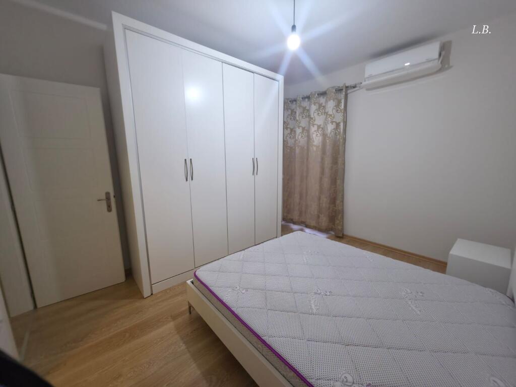 Jepet me qira Apartament 2+1+2 – Zona e Botanikut / te Xhamia