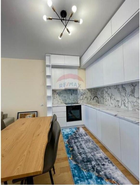 &lt;&lt; Apartament per qera tek Sheshi Karl Topia &gt;&gt;