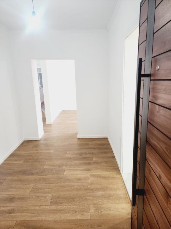 Apartment 2+1, Ali Dem!