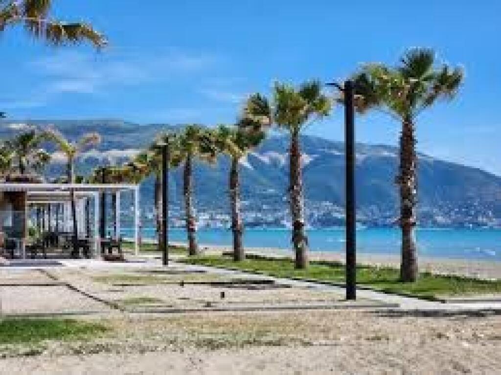 Casa privata con terreno in vendita sul Lungomare Vlore