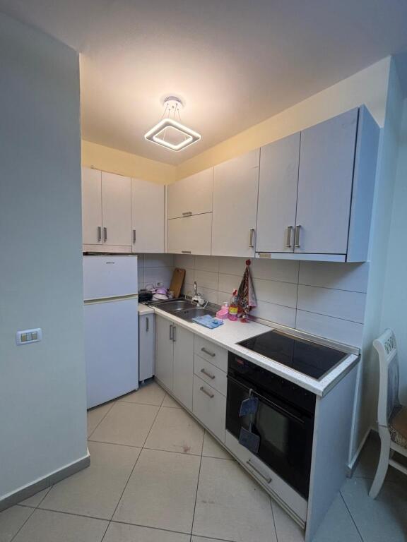 Rruga Dibres,jepet me qira apartment 1+1!