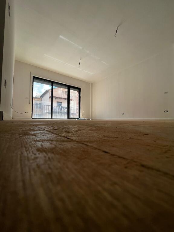 🏢 Ambient për Zyrë me Qira – Myslym Shyri, Tiranë