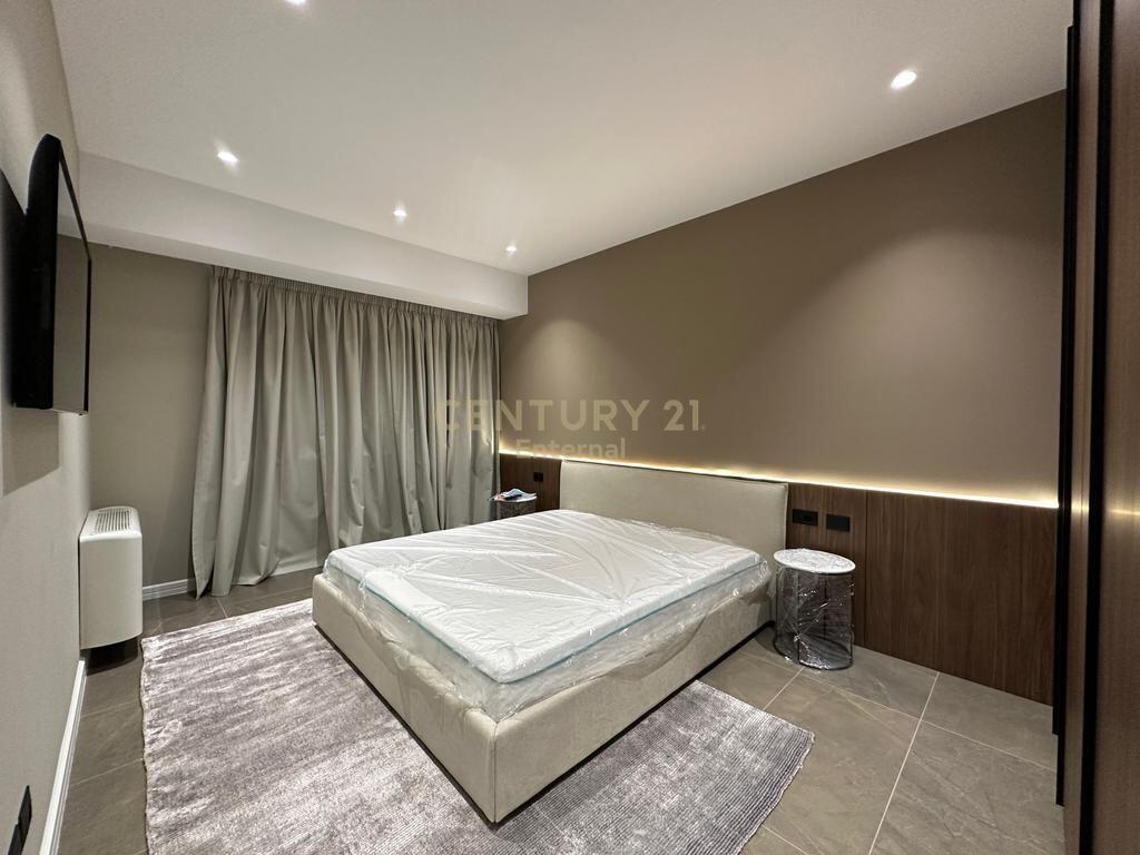 Apartment 2+1+2+Parking Space for rent at Ambassador 3