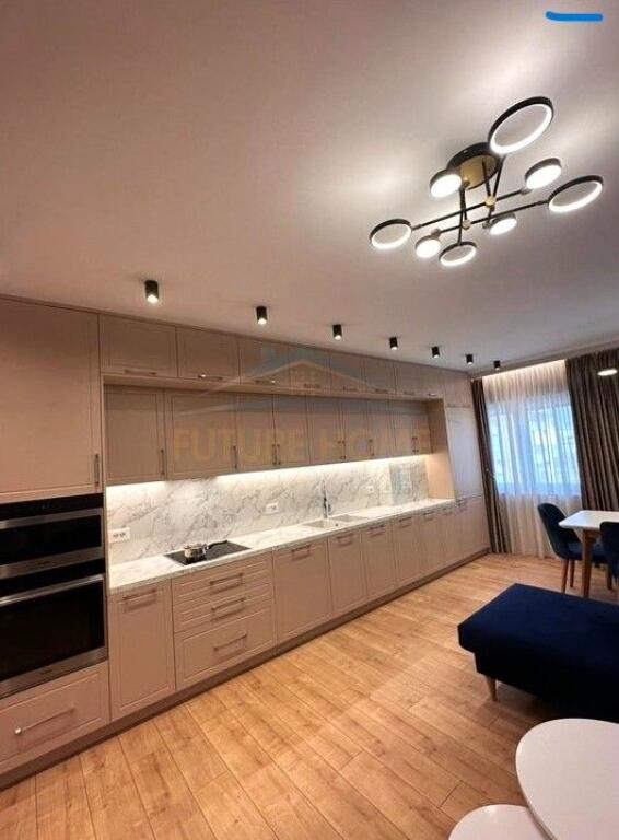 In affitto, Appartamento 3+1 – Centro, Tirana