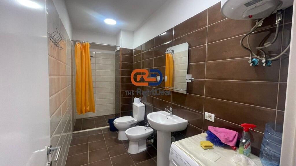Tek Komuna E Parisit ,Jepet Me Qira Apartament 2+1, Me Orientim Perfekt!!!