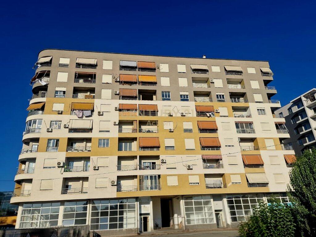 VENDIAMO APPARTAMENTO 1+1, VIA KARL GEGA! 160.000 €