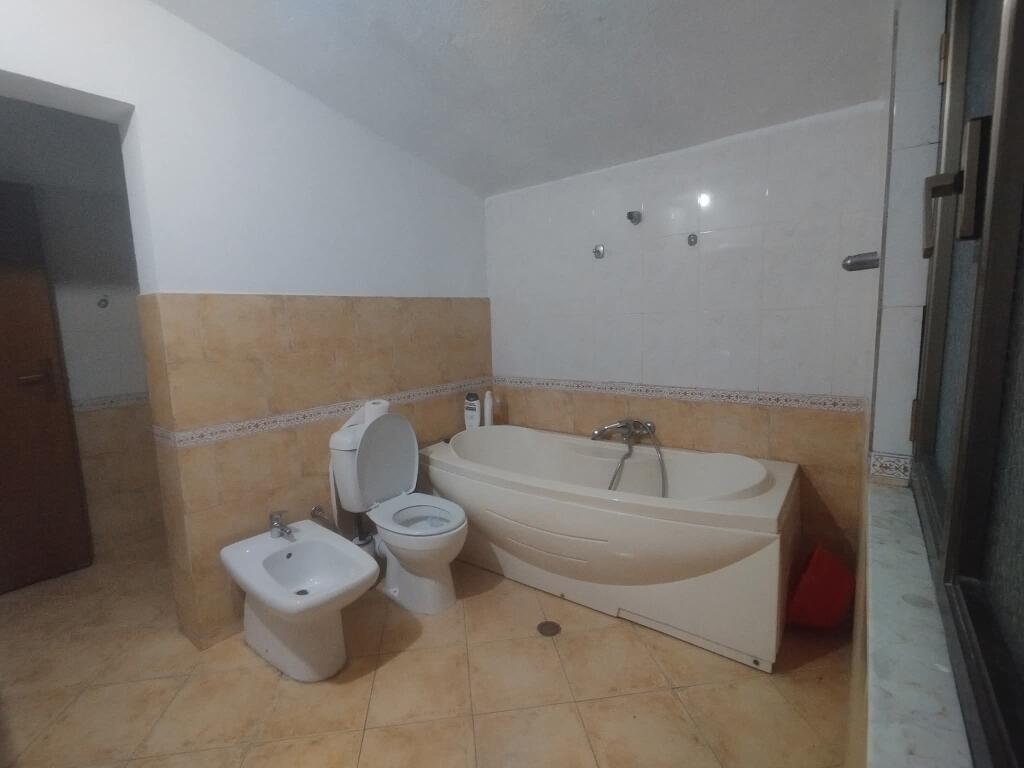 Apartament me qera 2+1 📍Rruga Besa