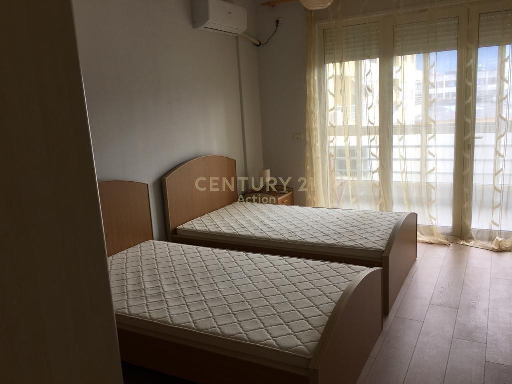 VENDIAMO APPARTAMENTO 1+1, VIA KARL GEGA! 160.000 €