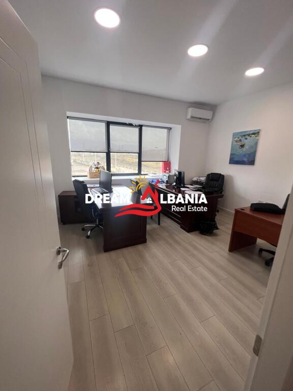 Kapanon 2 katesh ne shitje mbrapa City Park ne Vore ID ( 4181103 )