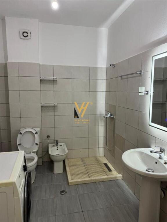 JEPET APARTAMENT 2+1+BLK ME QIRA NE YZBERISHT 450 EURO