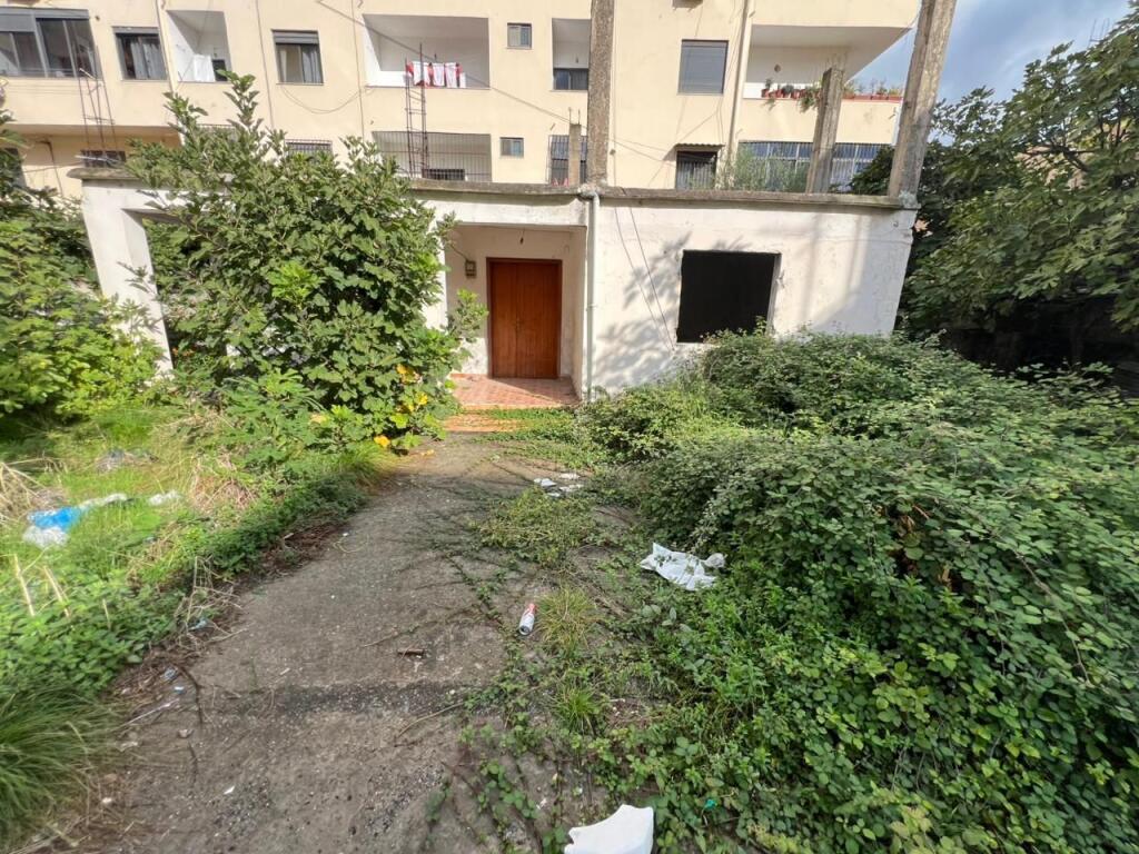 VENDESI PRIVATO IN VENDITA CENTRO DURRES