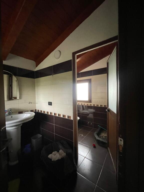 🏡 VILLA SU TRE PIANI IN VENDITA, GOLFO DI LALËZ
