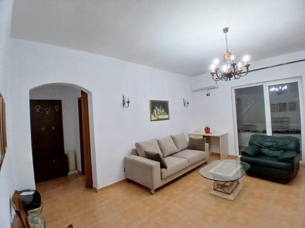 Jepet Me Qera Apartament 1+1+1 Ballkon