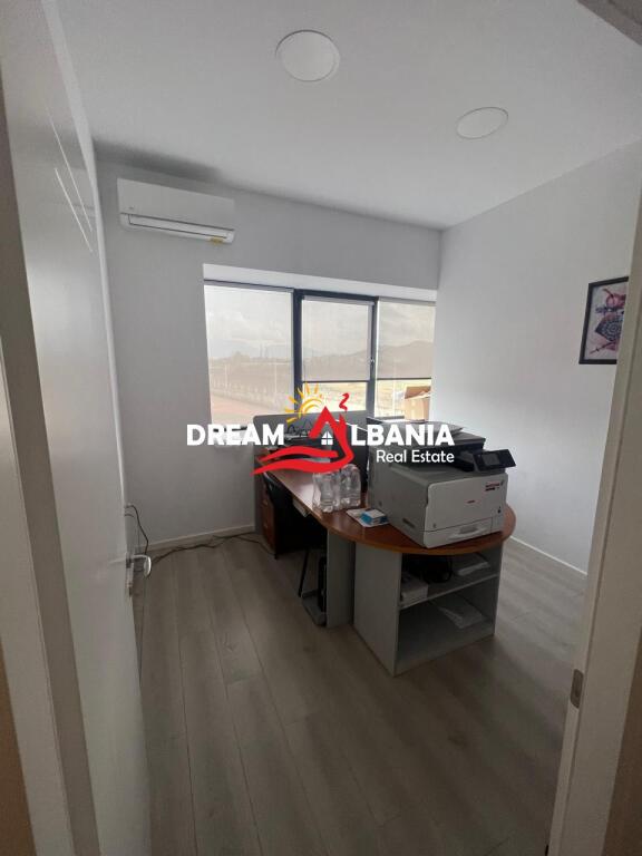 Kapanon 2 katesh ne shitje mbrapa City Park ne Vore ID ( 4181103 )