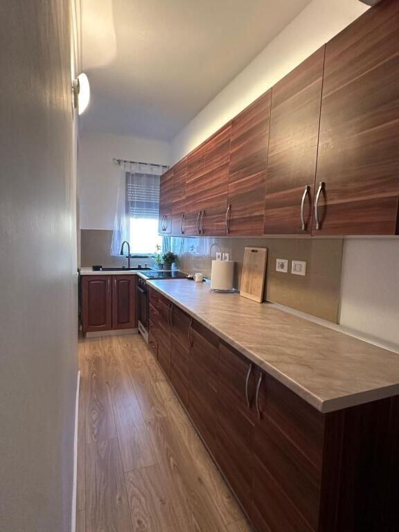 🏡 Shitet Apartament 1+1 – Rruga Myslym Shyri, Tiranë