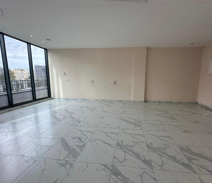 Open space office /Rent📍Lake view 📌1000€