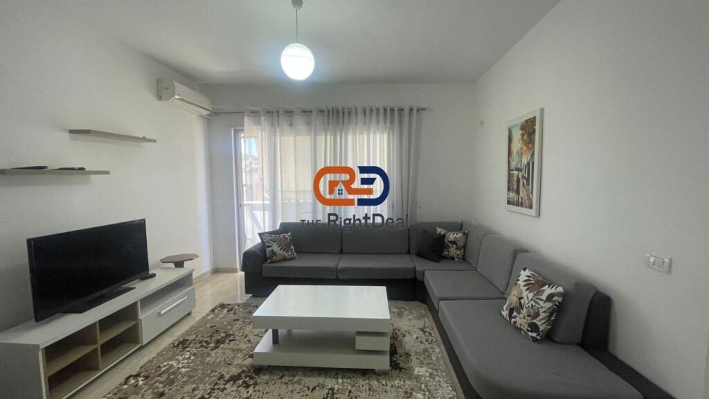 Tek Komuna E Parisit ,Jepet Me Qira Apartament 2+1, Me Orientim Perfekt!!!
