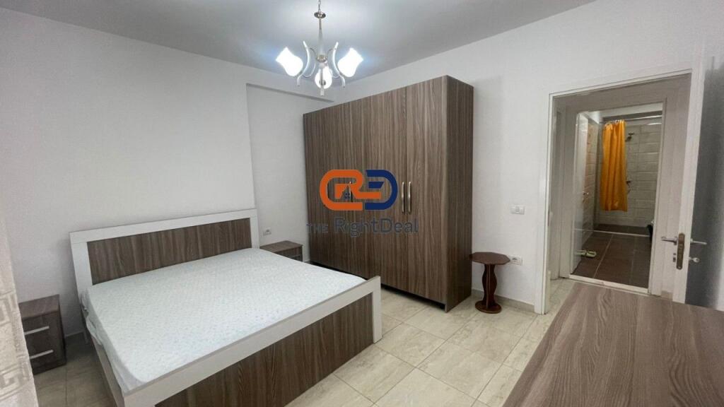 Tek Komuna E Parisit ,Jepet Me Qira Apartament 2+1, Me Orientim Perfekt!!!
