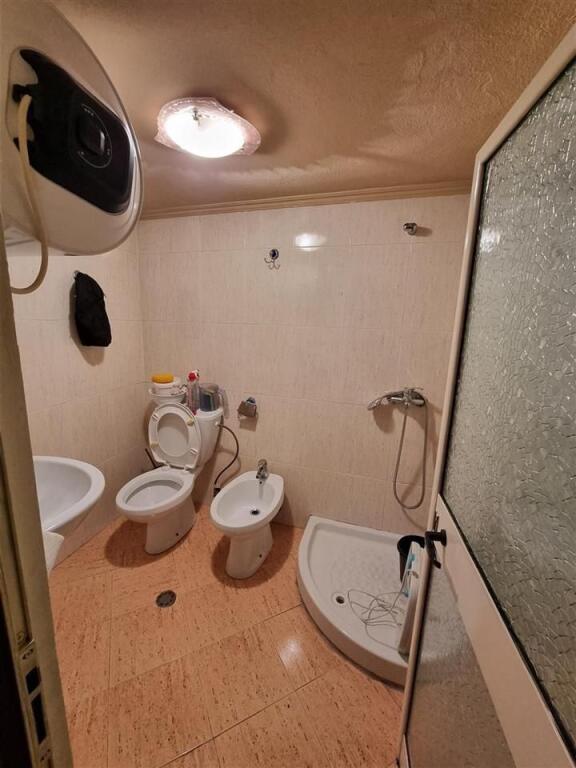 🏢 Ambjent Biznesi për Shitje ose Qira – Rruga e Durrësit!