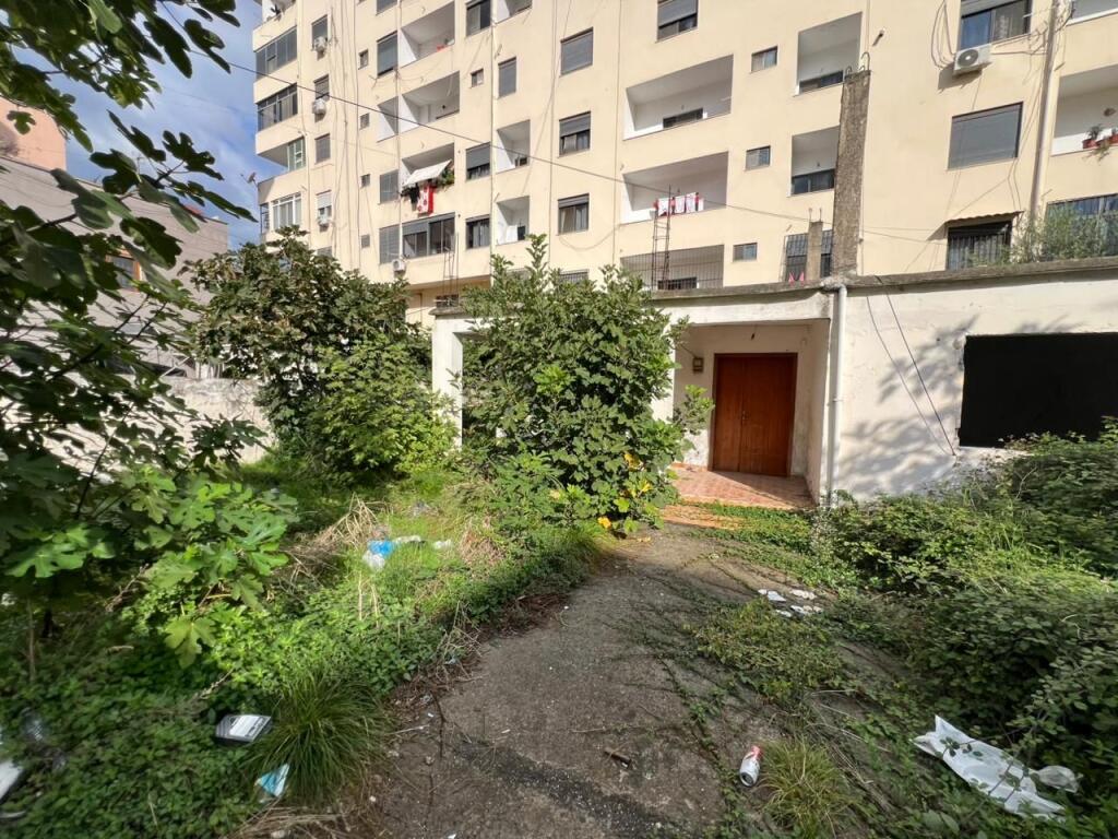 VENDESI PRIVATO IN VENDITA CENTRO DURRES