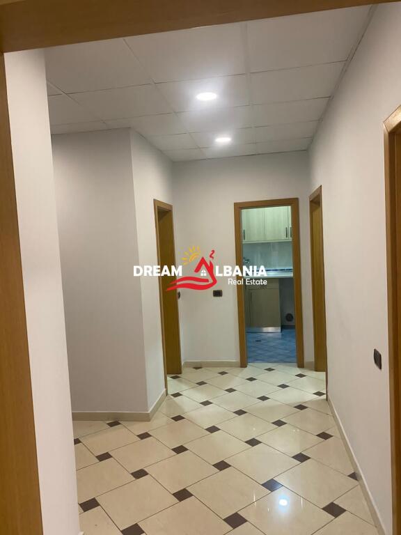 Ambient per zyre  me qera ne Bllok prae Juvenilies ne Tirane (ID 42611269)
