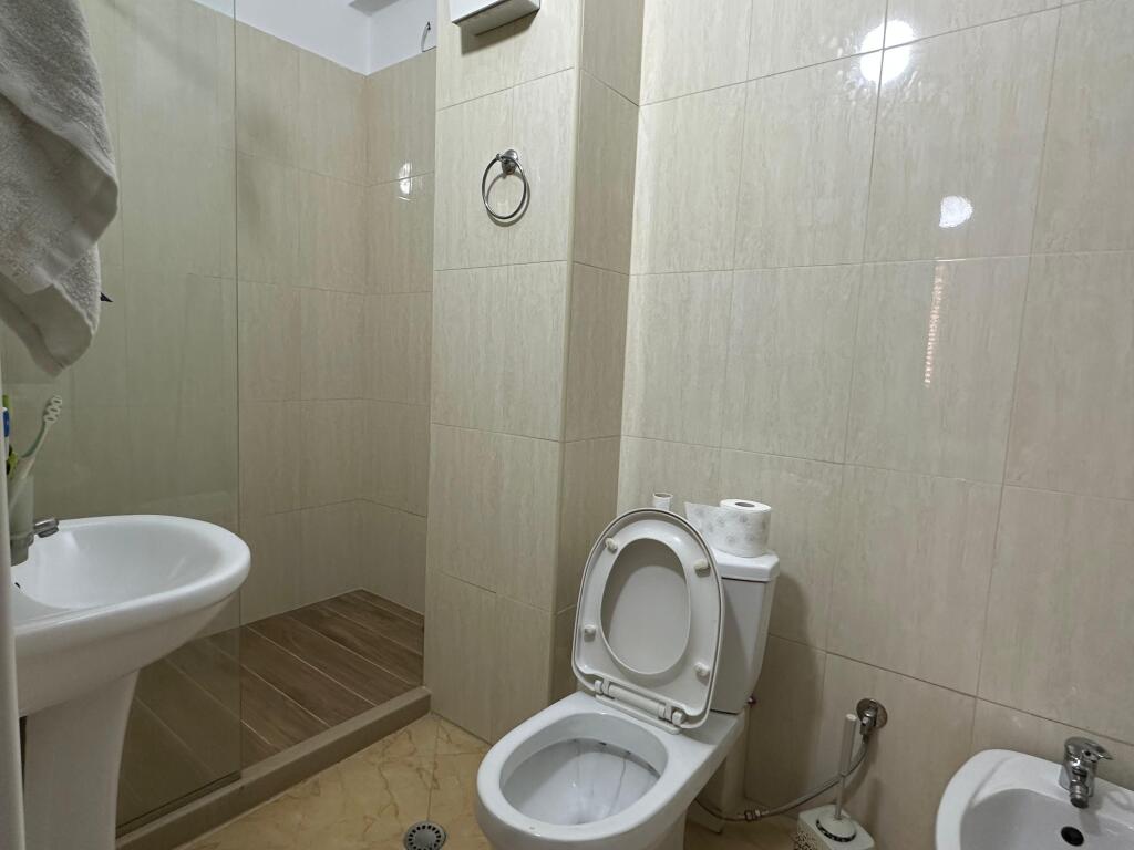 APARTAMENT 2+1+2 PER QIRA NE ASTIR PRANE BAR ARTISTIT!
