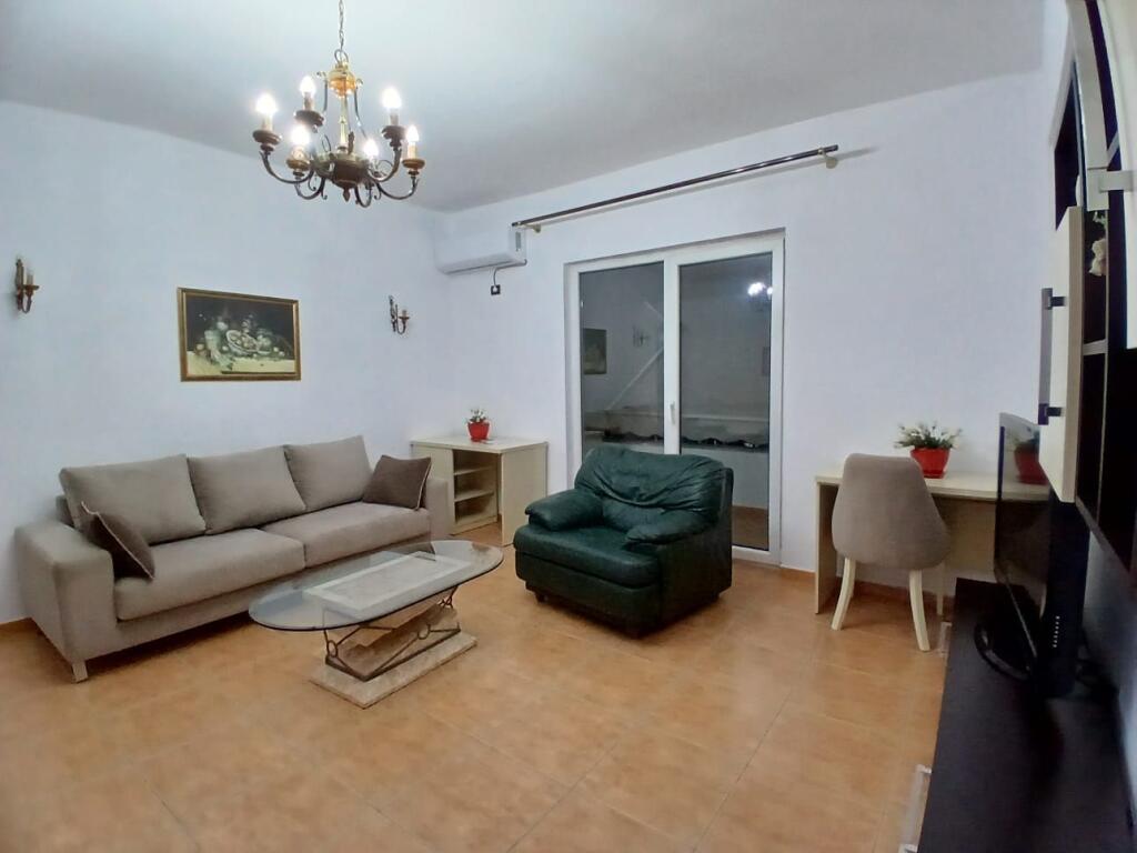 Jepet Me Qera Apartament 1+1+1 Ballkon