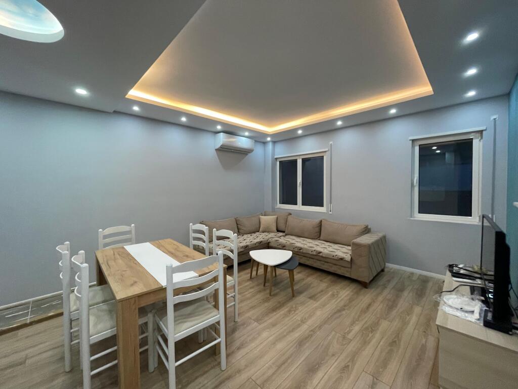 Appartamento 2+1+2 con balcone in vendita a Linze