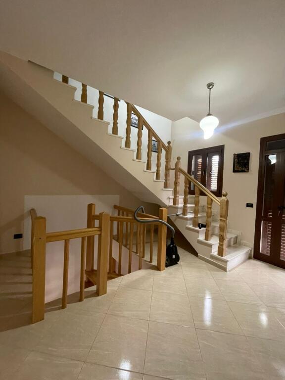 🏡 VILLA SU TRE PIANI IN VENDITA, GOLFO DI LALËZ