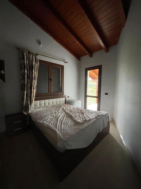 🏡 VILLA SU TRE PIANI IN VENDITA, GOLFO DI LALËZ