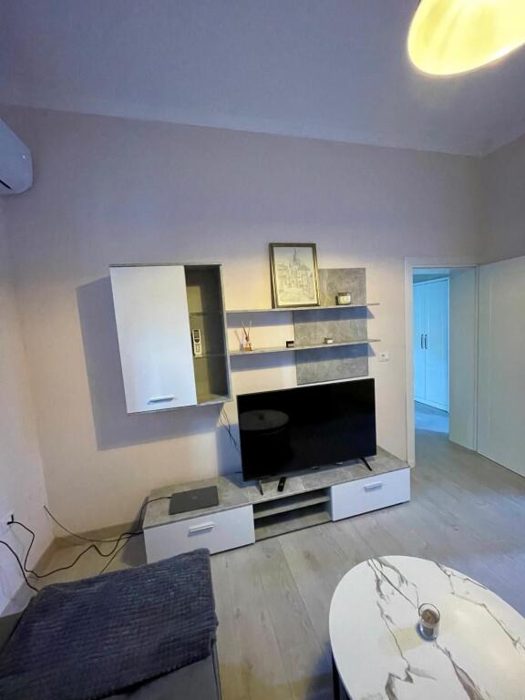 Apartment for rent 1+1 at Rruga e Dibrës!