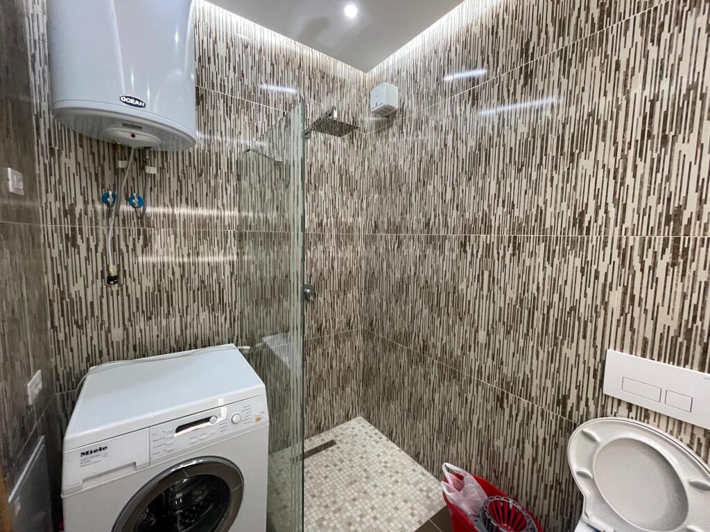 Appartamento 2+1+2 con balcone in vendita a Linze