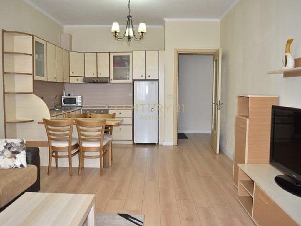 VENDIAMO APPARTAMENTO 1+1, VIA KARL GEGA! 160.000 €