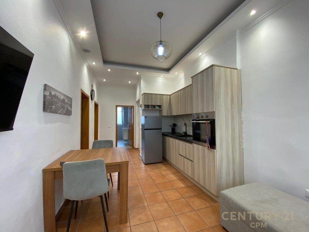 TEK 21 DHJETORI JAPIM ME QIRA APARTAMENT 2+1