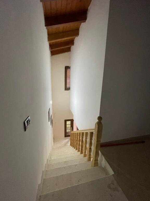🏡 VILLA SU TRE PIANI IN VENDITA, GOLFO DI LALËZ