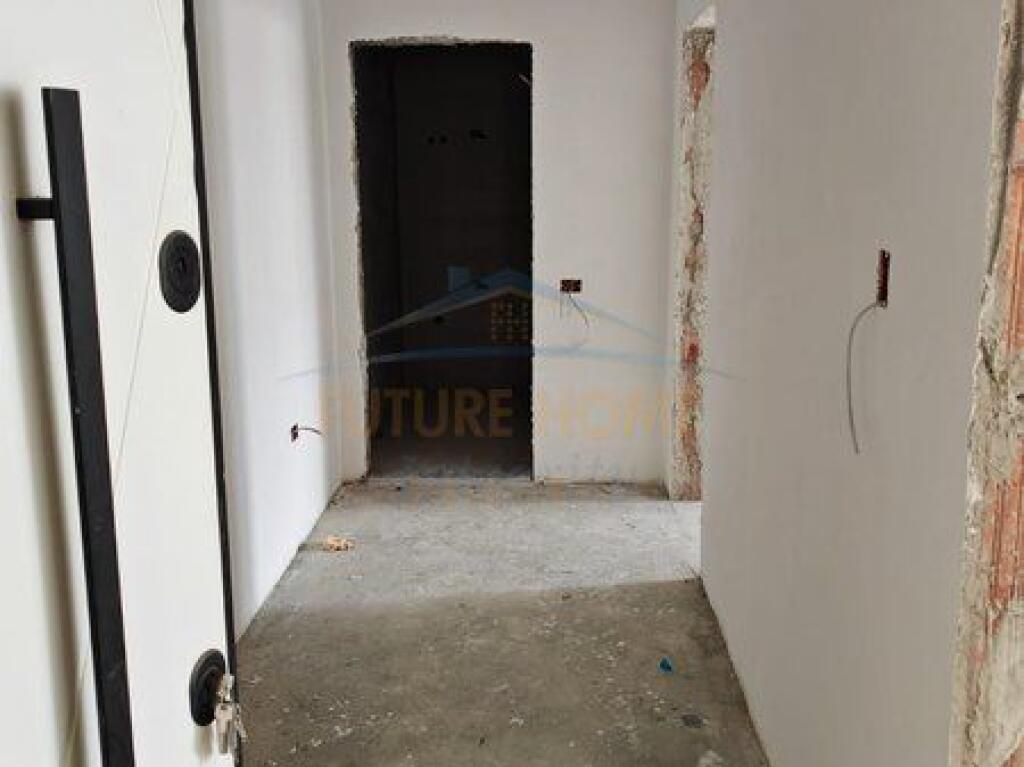 Shitet, Apartament 1+1, Paskuqan, Tiranë.