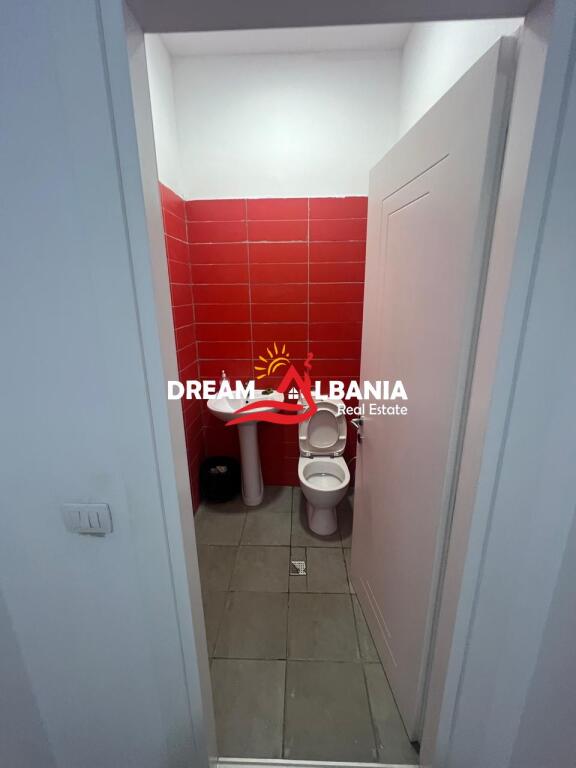 Kapanon 2 katesh ne shitje mbrapa City Park ne Vore ID ( 4181103 )
